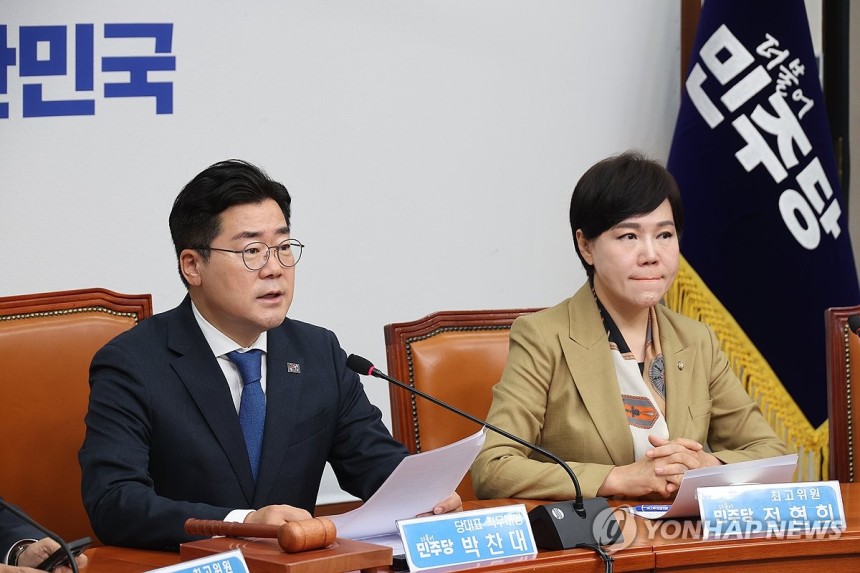 민주당 최고위원회의
(서울=연합뉴스) 박동주 기자 = 더불어민주당 박찬대 당대표 직무대행 겸 원내대표가 25일 서울 여의도 국회에서 열린 최고위원회의에서 발언하고 있다. 2025.4.25 pdj6635@yna.co.