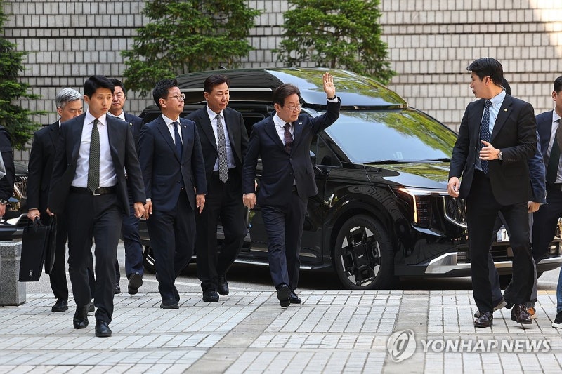 <b>이재명</b>, <b>선거법</b> 사건 대법 선고일 지정에 "법대로 하겠지요"