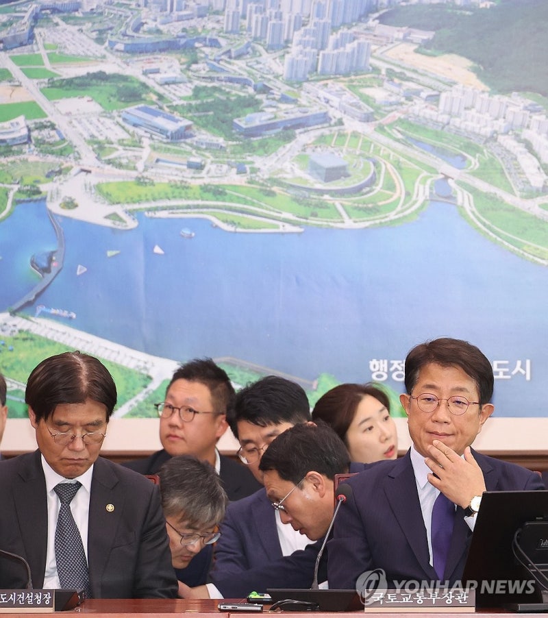 <b>국토</b>교통위원회 전체회의 출석한 <b>박상우</b> <b>장관</b>