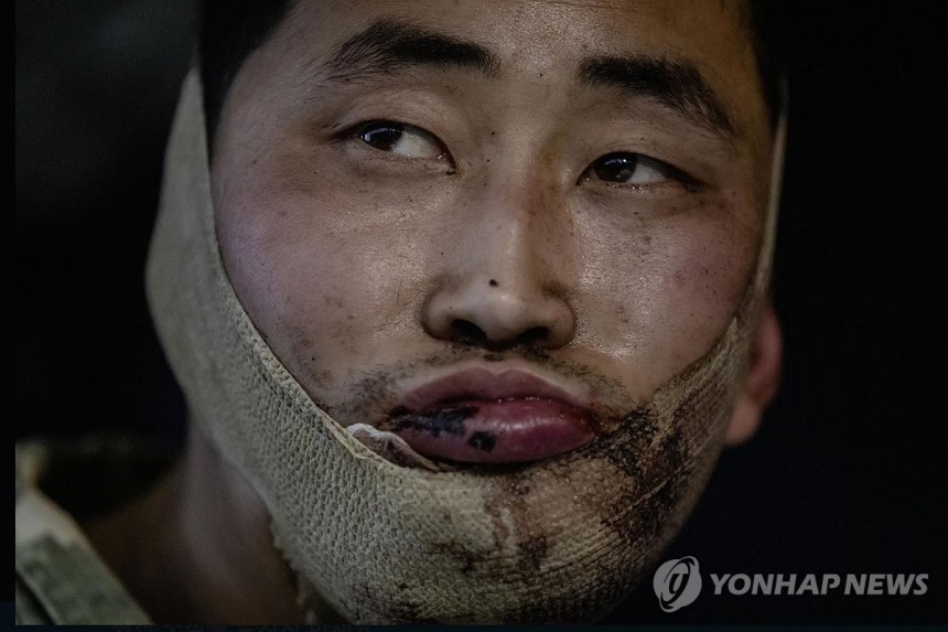 우크라이나군에 생포된 북한군 (서울=연합뉴스) 볼로디미르 젤렌스키 우크라이나 대통령은 지난 1월 11일(현지시간) 우크라이나군이 러시아 서부 쿠르스크 지역에서 북한 군인 2명을 생포했다고 밝혔다.     젤렌스키 대