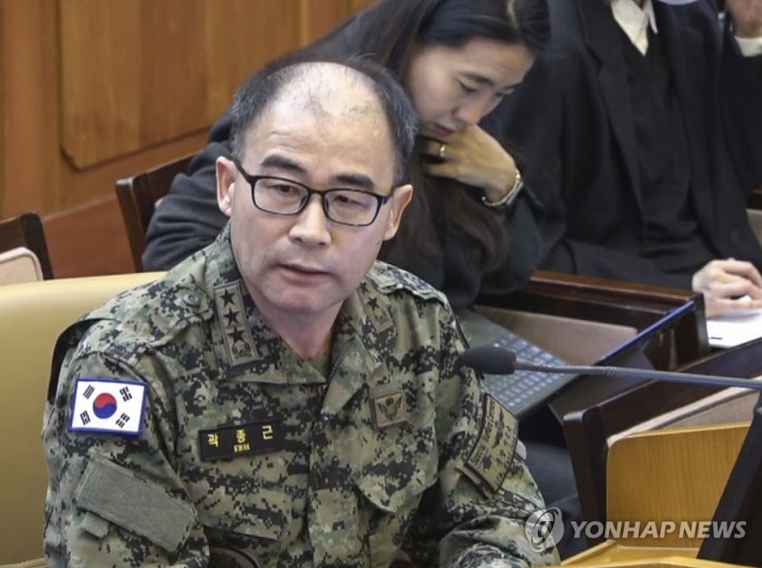 곽종근 전 특전사령관, 윤 대통령 탄핵 심판 피청구인 측 질문에 답변
(서울=연합뉴스) 곽종근 전 육군 특수전사령관이 6일 서울 종로구 헌법재판소에서 열린 윤석열 대통령 탄핵 심판 6차 변론에 증인으로 출석해 피청구