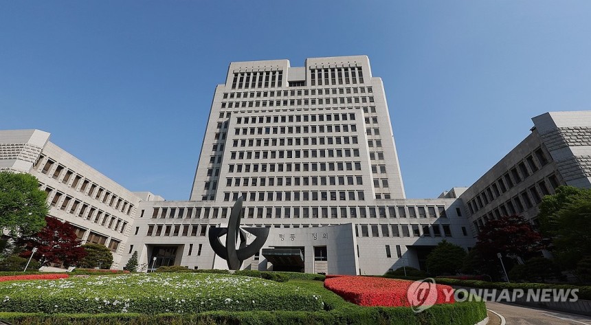 이재명 선거법 사건 대법 선고 D-1
(서울=연합뉴스) 김도훈 기자 = 더불어민주당 이재명 대선 후보의 공직선거법 사건에 대한 대법원 전원합의체 선고를 하루 앞둔 30일 서울 서초구 대법원 모습. 2025.4.30 
