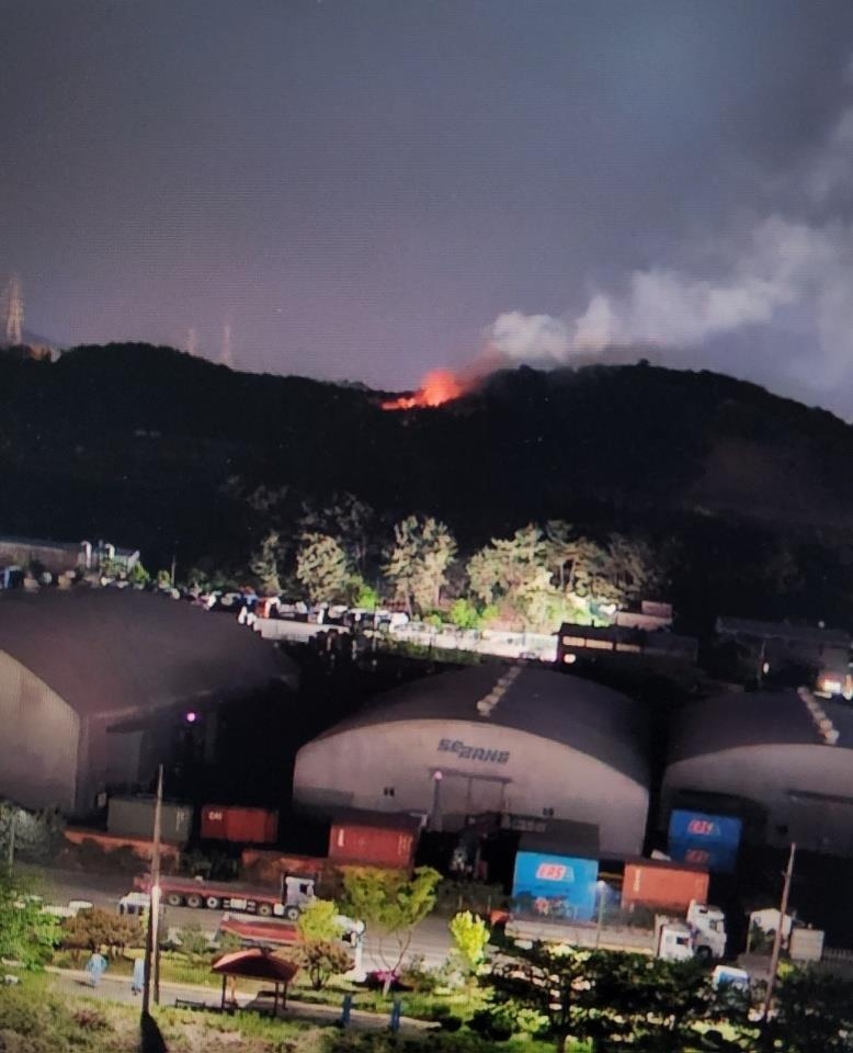 포항 야산 불
[경북소방본부 제공.재판매 및 DB금지]