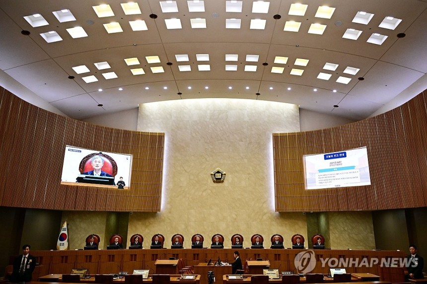 대법, 이재명 '선거법 위반' 무죄판결 파기환송
(서울=연합뉴스) 조희대 대법원장을 비롯한 대법관들이 1일 서울 서초구 대법원에서 더불어민주당 이재명 대선 후보의 공직선거법 위반 사건 상고심 선고를 위해 참석해 있다
