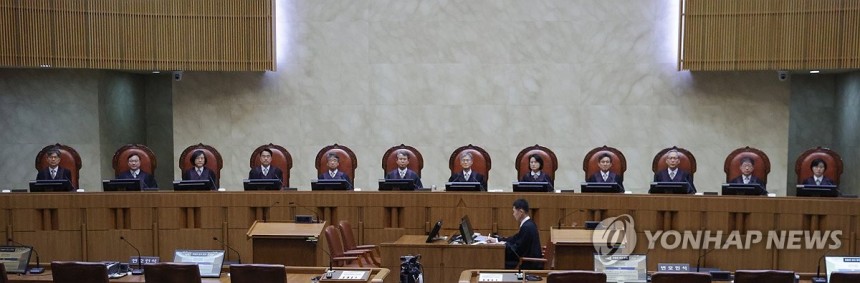 대법, 이재명 '선거법 위반' 무죄판결 파기환송
(서울=연합뉴스) 조희대 대법원장을 비롯한 대법관들이 1일 서울 서초구 대법원에서 더불어민주당 이재명 대선 후보의 공직선거법 위반 사건 상고심 선고를 위해 참석해 있다