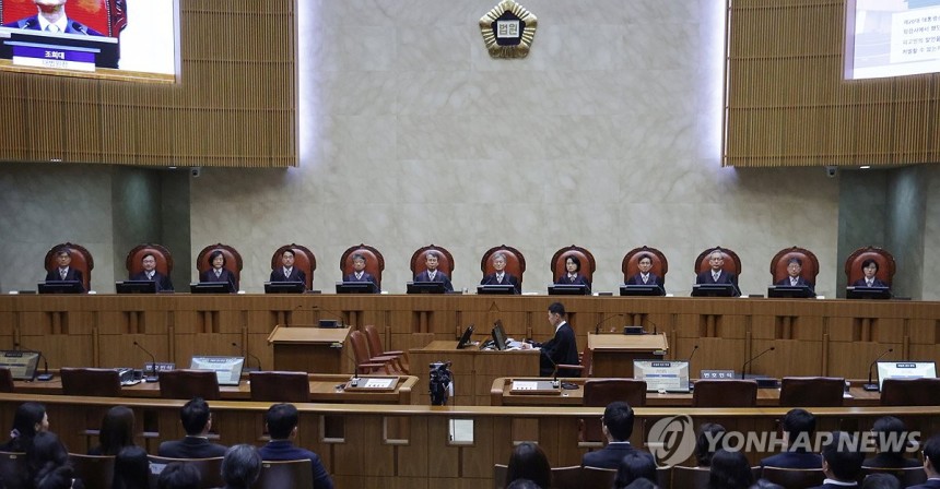 대법, 이재명 '선거법 위반' 무죄판결 파기환송
(서울=연합뉴스) 조희대 대법원장을 비롯한 대법관들이 1일 서울 서초구 대법원에서 더불어민주당 이재명 대선 후보의 공직선거법 위반 사건 상고심 선고를 위해 참석해 있다