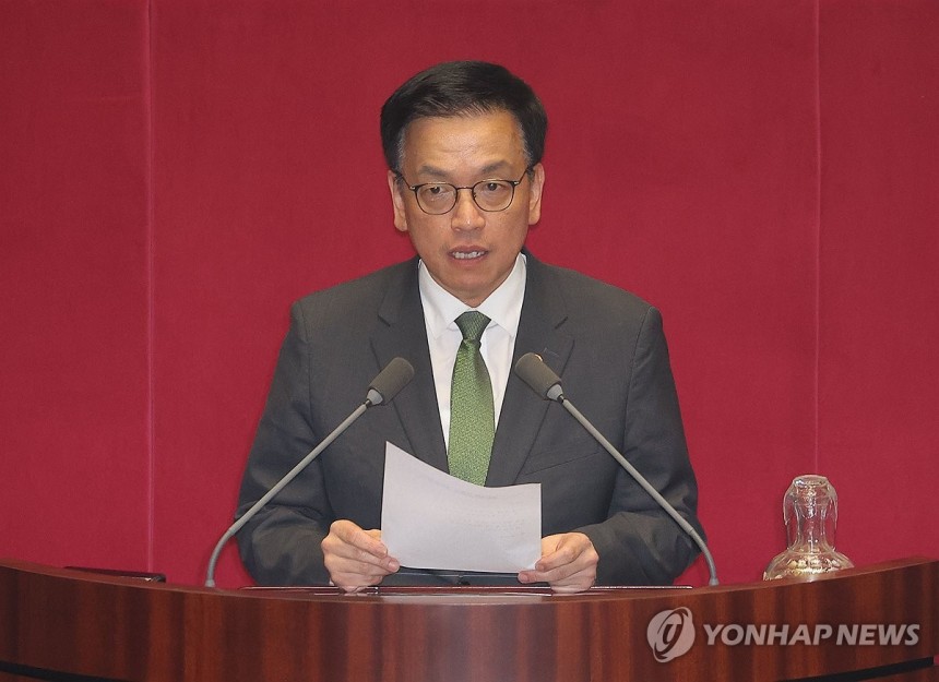 본회의 추경안 표결 전 발언하는 최상목 부총리
(서울=연합뉴스) 류영석 기자 = 최상목 경제부총리 겸 기획재정부 장관이 1일 국회에서 열린 본회의에서 2025년도 제1회 추가경정예산안 표결 전  발언하고 있다. 20