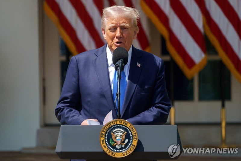 <b>트럼프</b> "<b>이란</b>산 <b>원유</b> 구매하는 모든 국가·사람에 2차 <b>제재</b>"