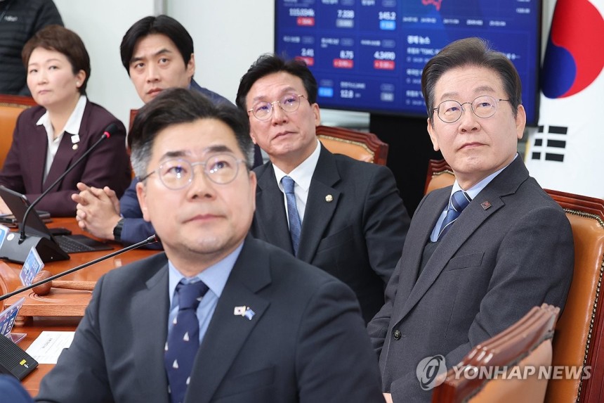 지난달 9일 국회에서 열린 최고위원회에 출석한 이재명 당시 더불어민주당 대표 [연합뉴스 자료사진.재판매 및 DB 금지]
