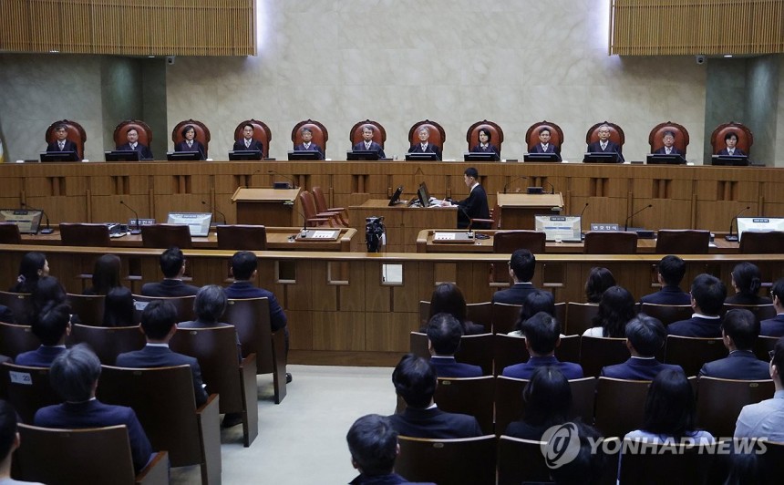 대법, 이재명 '선거법 위반' 무죄판결 파기환송
(서울=연합뉴스) 조희대 대법원장을 비롯한 대법관들이 지난 1일 서울 서초구 대법원에서 더불어민주당 이재명 대선 후보의 공직선거법 위반 사건 상고심 선고를 위해 참석해