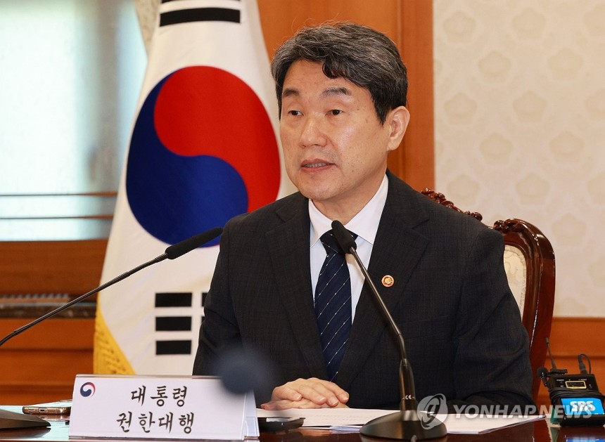 이주호 권한대행, 긴급 국가안전보장회의 주재 (서울=연합뉴스) 한상균 기자 = 이주호 대통령 권한대행 부총리 겸 교육부 장관이 2일 정부서울청사에서 긴급 국가안전보장회의(NSC)를 하고 있다. 2025.5.2 [대통