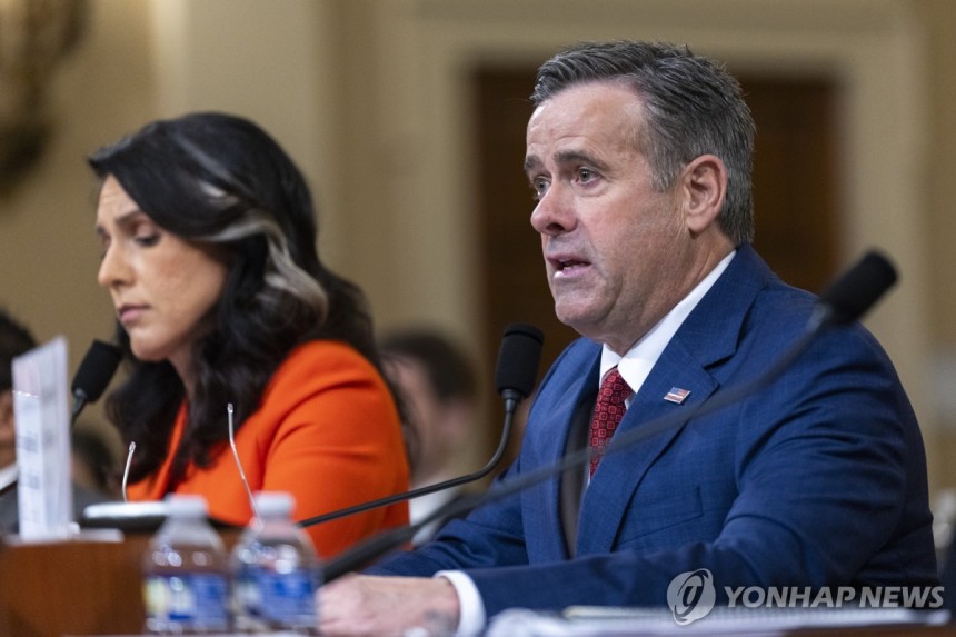 미국 랫클리프 중앙정보국장과 개버드 국가정보국장 [EPA 연합뉴스 자료사진.재판매 및 DB 금지]