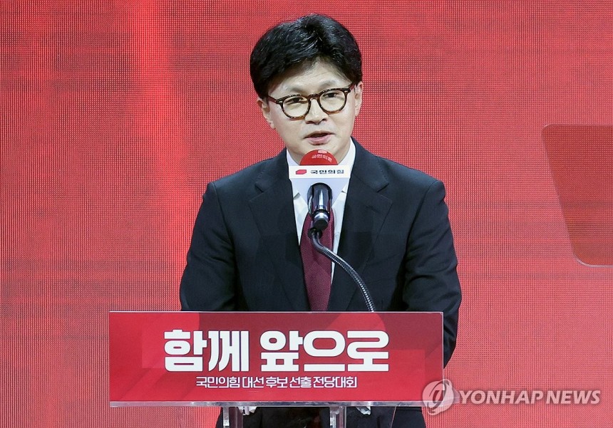 승복연설하는 한동훈 후보
(고양=연합뉴스) 박동주 기자 = 3일 경기 고양시 킨텍스에서 열린 국민의힘 전당대회에서 국민의힘 대선 후보로 김문수 후보가 선출된 가운데 한동훈 후보가 승복 연설을 하고 있다. 2025.5