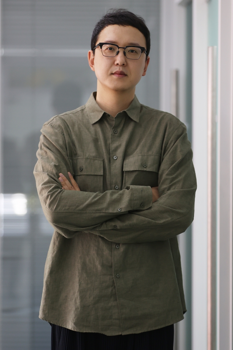 송희구 작가 (서울=연합뉴스) 강민지 기자 = 송희구 작가가 지난 28일 서울 강남구 바로엔터테인먼트에서 연합뉴스와 인터뷰를 하고 있다.2025.5.4 