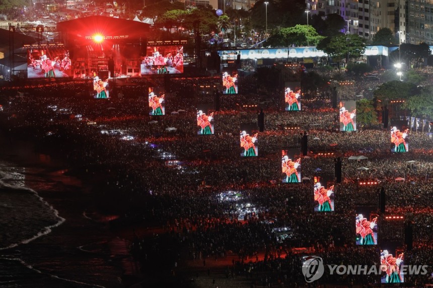 3일(현지시간) 브라질 리우데자네이루시 해변에서 열린 레이디 가가 콘서트 [EPA 연합뉴스]
