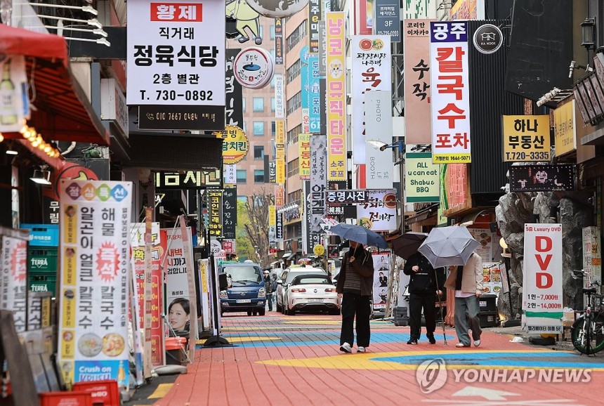 서울 종로구 식당가 
(서울=연합뉴스) 신현우 기자 = 지난달 13일 서울 종로구 식당가. 2025.5.4