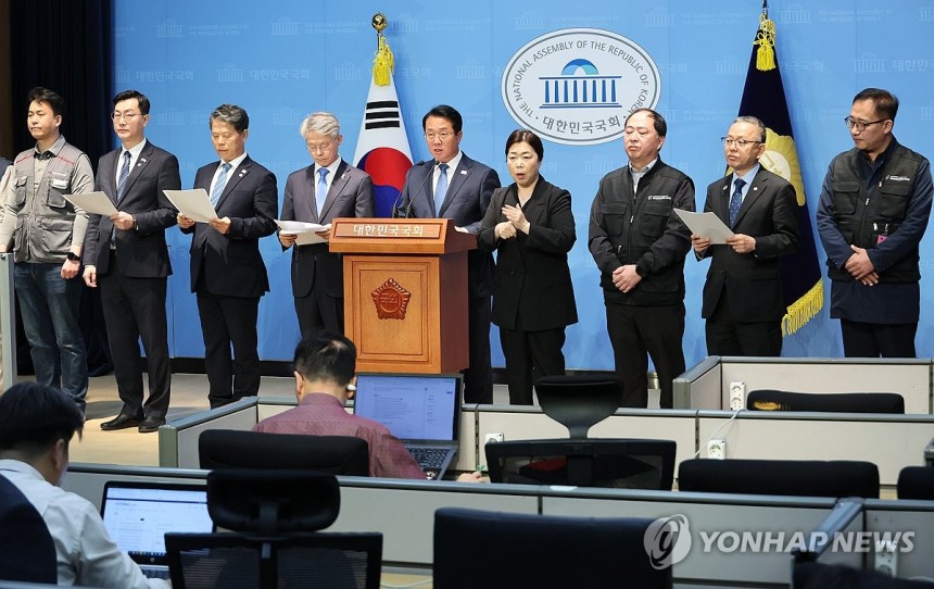 '알박기 인사' 중단 촉구 (서울=연합뉴스) 김주성 기자 = 더불어민주당 문금주 의원 등 '내란 은폐 및 알박기 인사 저지 특별위원회' 소속 의원들이 28일 서울 여의도 국회 소통관에서 공공기관운영위원회의 한국마사회
