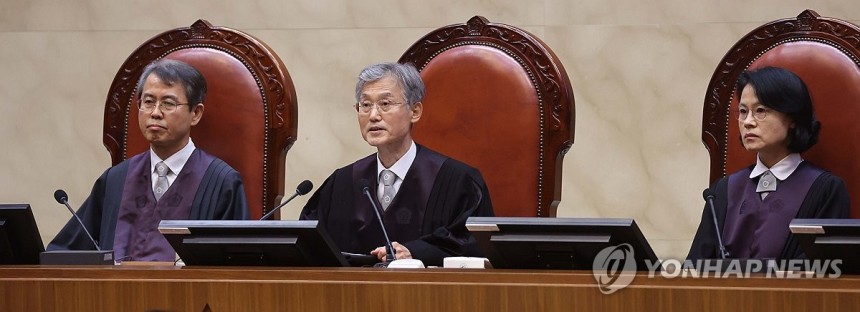 대법원, 민주당 이재명 후보 선거법 상고심 선고
(서울=연합뉴스) 조희대 대법원장을 비롯한 대법관들이 1일 서울 서초구 대법원에서 더불어민주당 이재명 대선 후보의 공직선거법 위반 사건 상고심 선고를 위해 참석해 있다