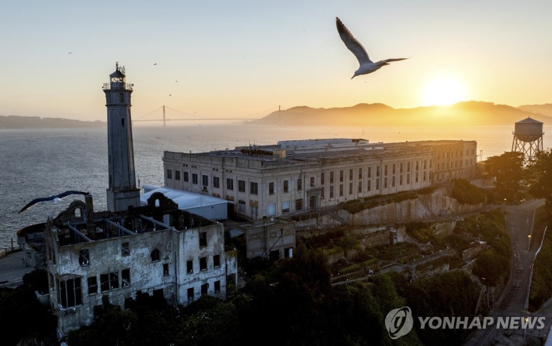 악명높은 '더록'의 그 교도소…<b>트럼프</b> "<b>앨커트래즈 재개소</b>"(종합)