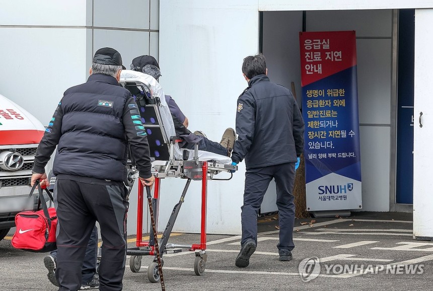 응급실로 이송되는 환자 [연합뉴스 자료 사진]