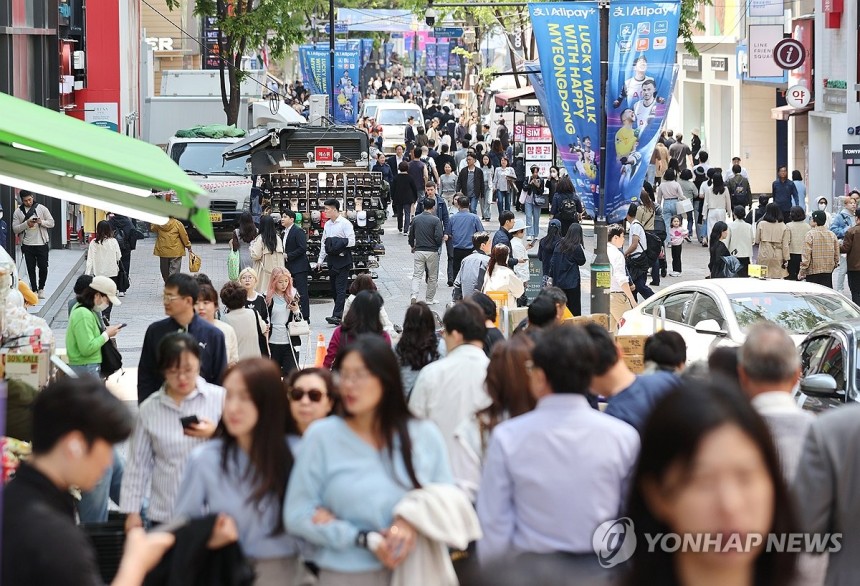 '한·중·일 황금연휴' 앞둔 지난달 28일 명동 [연합뉴스 자료사진]