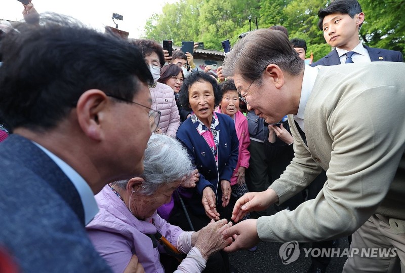 <b>이재명 후보</b>, <b>장수군</b> 오옥마을 <b>방문</b>