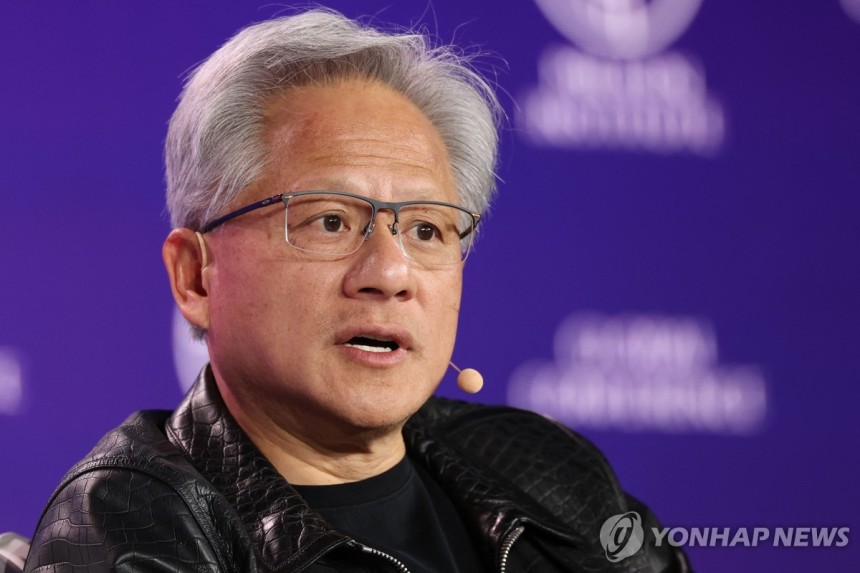 6일 '밀컨 콘퍼런스 2025'에서 발언하는 젠슨 황 엔비디아 최고경영자(CEO) [AFP=연합뉴스.재판매 및 DB 금지]