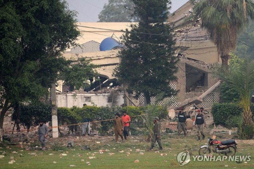 파키스탄 라호르의 파괴된 건물 [AFP=연합뉴스. 재판매 및 DB 금지]
