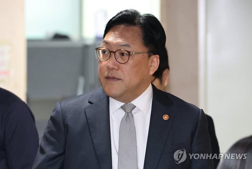 기자간담회 참석하는 김병환 금융위원장 (서울=연합뉴스) 최재구 기자 = 김병환 금융위원회 위원장이 26일 서울 종로구 정부서울청사에서 열린 출입 기자 월례 기자간담회에 참석하고 있다.2025.3.26 jjaeck9