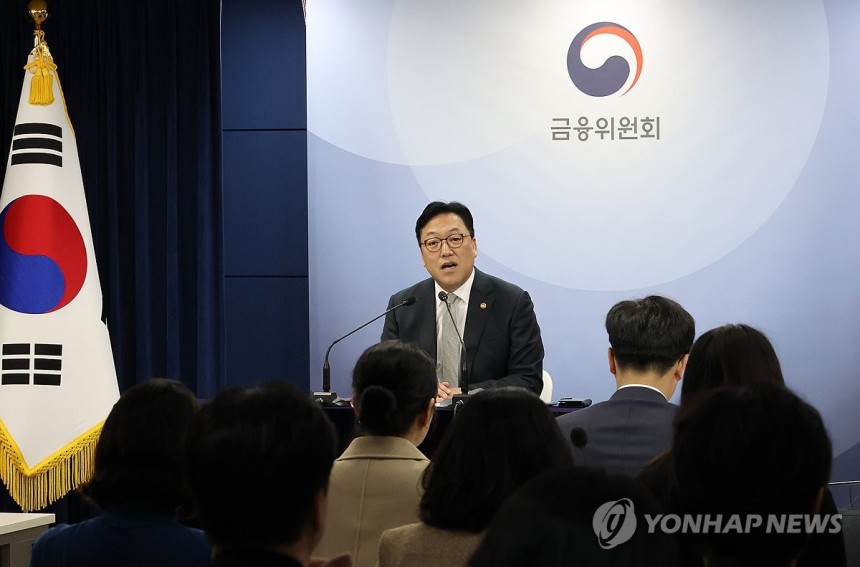 월례 기자간담회 하는 김병환 금융위원장 (서울=연합뉴스) 최재구 기자 = 김병환 금융위원회 위원장이 26일 서울 종로구 정부서울청사에서 출입 기자 월례 기자간담회를 하고 있다.2025.3.26 jjaeck9@yna