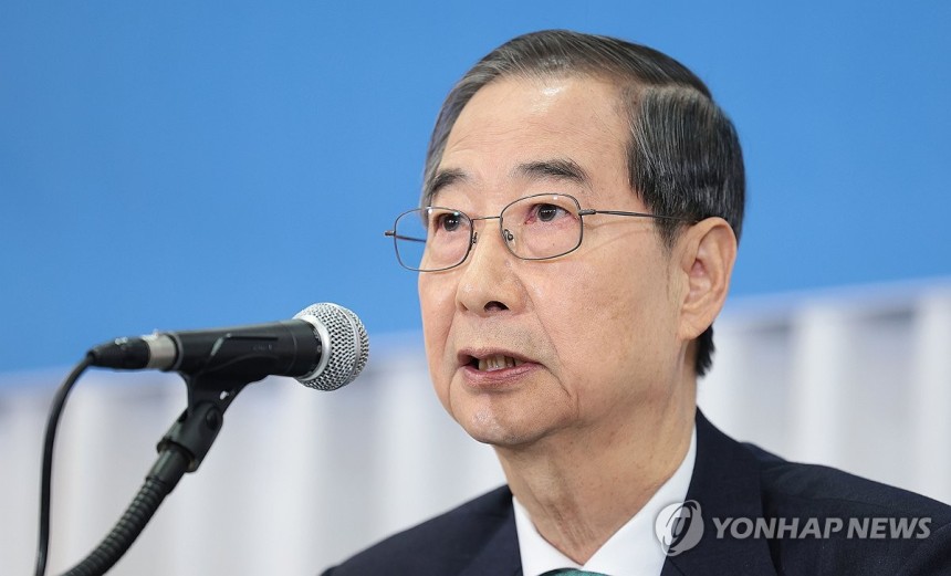관훈토론회 기조연설하는 한덕수 후보
(서울=연합뉴스) 김인철 기자 = 무소속 한덕수 대통령선거 예비후보가 지난 6일 서울 중구 코리아나호텔에서 열린 관훈토론회에서 기조연설을 하고 있다. 2025.5.6 yatoya@