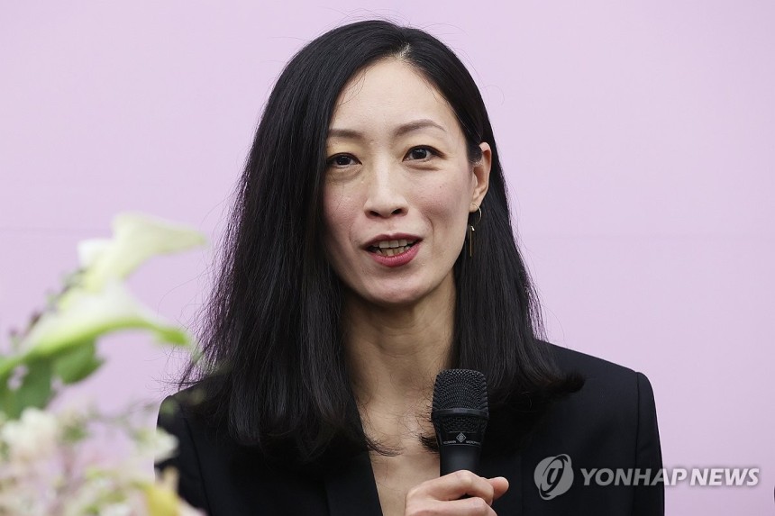 인사말하는 이상은 (서울=연합뉴스) 강민지 기자 = 이상은 무용수가 7일 오전 서울 종로구 세종문화회관에서 열린 서울시발레단 '워킹 매드 & 블리스' 기자간담회에서 인사말을 하고 있다.2025.5.7 mjkang