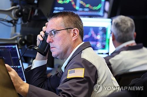 뉴욕증권거래소의 트레이더
[AFP 연합뉴스 자료사진. 재판매 및 DB 금지]