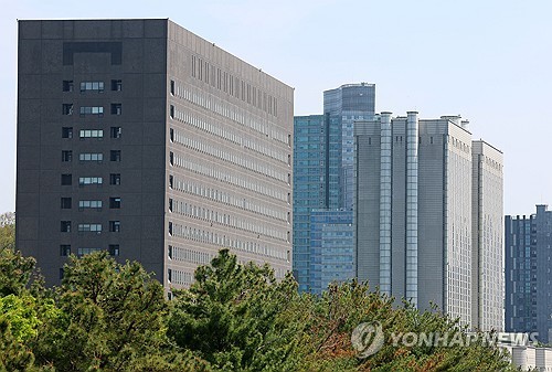 서울중앙지검(왼쪽)과 중앙지법(오른쪽) 청사 [연합뉴스 자료사진]
