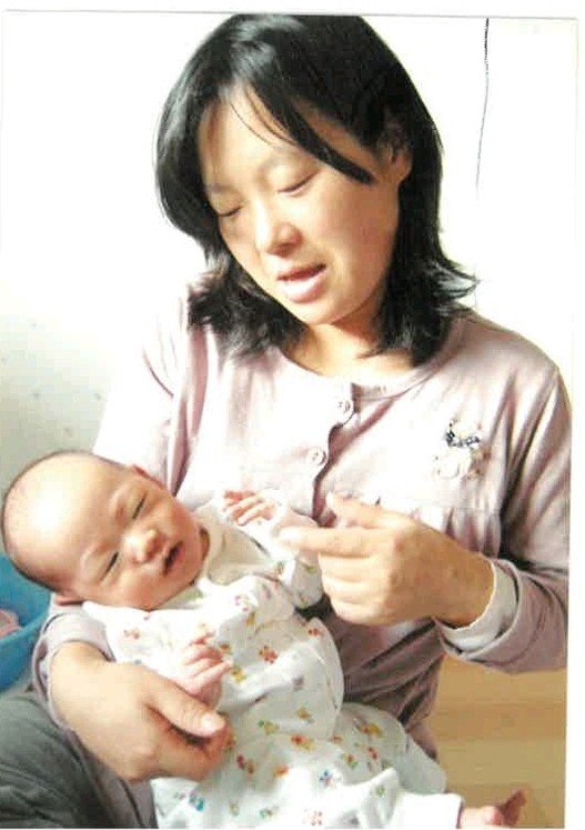 출산 직후 김민정 한국미혼모가족협회 대표와 아기 [본인 제공]