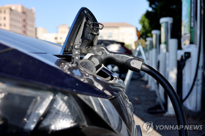 미국 캘리포니아주에 있는 전기차 충전소 [AFP 연합뉴스 자료사진.재판매 및 DB 금지]