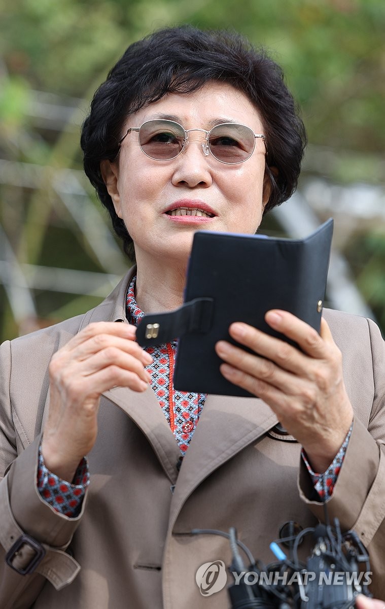 '실종 딸 입양 모르고 44년간 찾아 헤맸습니다" 1975년 충북 청주에서 실종된 한태순 씨의 딸은 입양기관을 통해 미국으로 입양됐다.한 씨는 이 사실을 모른 채 전국을 돌며 딸을 찾아 헤맸다고 했다.한 씨는 2