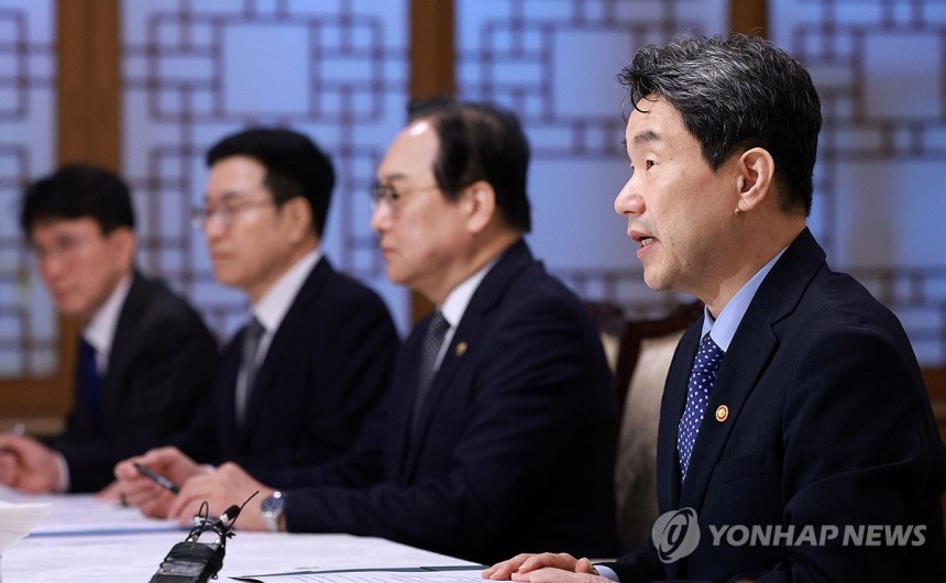 이주호 권한대행,경제안보전략 간담회 발언 (서울=연합뉴스) 홍해인 기자 = 이주호 대통령 권한대행 부총리 겸 교육부 장관이 7일 정부서울청사에서 열린 경제안보전략 간담회에서 발언하고 있다.2025.5.7 [대통령