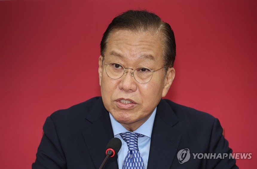 발언하는 권영세 비상대책위원장
(서울=연합뉴스) 박동주 기자 = 국민의힘 권영세 비상대책위원장이 8일 국회에서 열린 비상대책위원회의에서 발언하고 있다. 2025.5.8 pdj6635@yna.co.kr