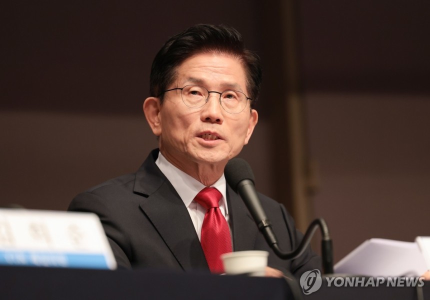 관훈클럽 토론회서 발언하는 김문수 후보
(서울=연합뉴스) 김인철 기자 = 국민의힘 김문수 대선 후보가 8일 서울 중구 한국프레스센터에서 열린 관훈클럽 토론회에서 발언하고 있다. 2025.5.8 yatoya@yna.c