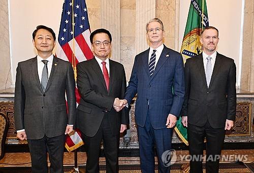 한-미 2+2 통상협의 (서울=연합뉴스) 주요 20개국(G20) 재무장관회의 및 국제통화금융위원회(IMFC)'에 참석차 미국 워싱턴D.C를 방문중인 최상목 부총리 겸 기획재정부 장관이 안덕근 산업통상자원부 장