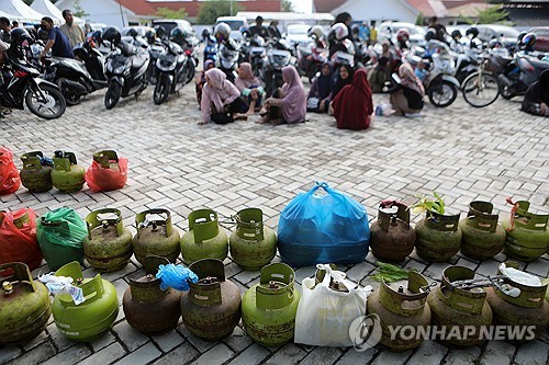 인도네시아서 판매되는 액화석유가스(LPG) [EPA 연합뉴스.재판매 및 DB 금지]
