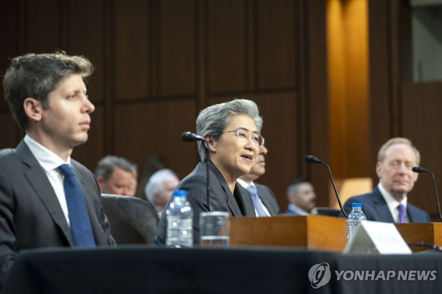 미 상원 청문회.왼쪽부터 샘 올트먼 오픈AI CEO,리사 수 AMD CEO,브래드 스미스 MS 사장 [워싱턴DC AP=연합뉴스]