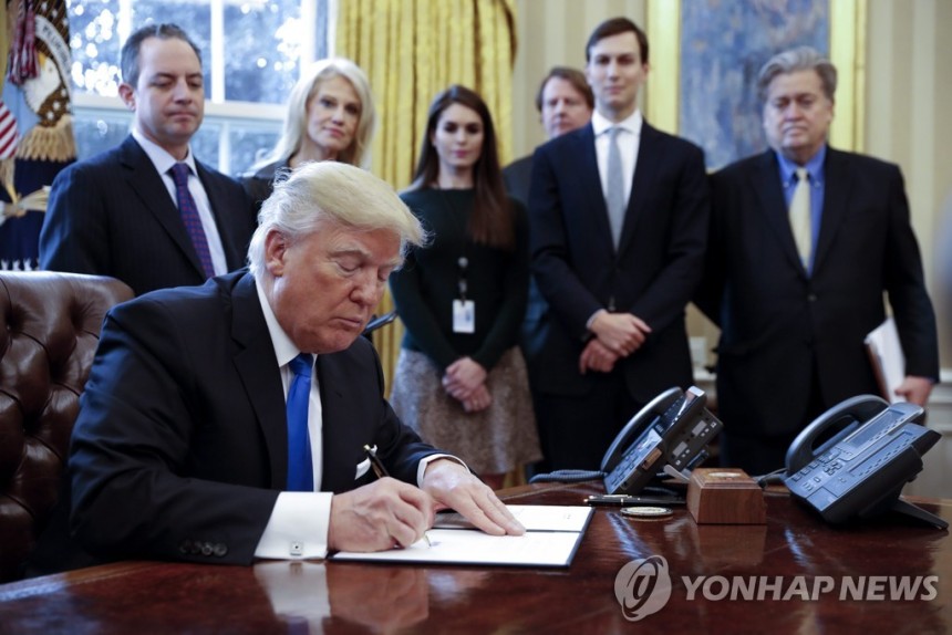 트럼프 1기 행정부에서 백악관 수석 전략가를 지낸 스티브 배넌 [EPA 연합뉴스 자료사진.재판매 및 DB 금지]