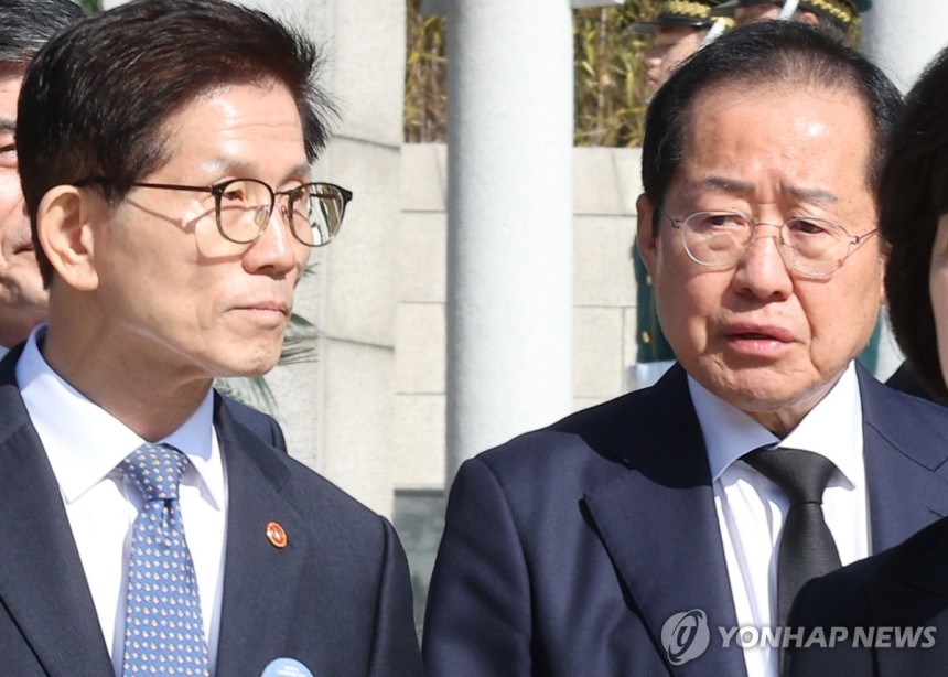김문수, 홍준표
[연합뉴스 자료사진]
