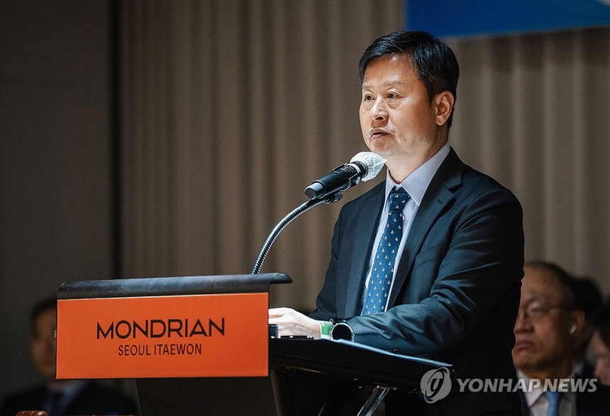 주총에서 발언하는 박기덕 고려아연 사장 (서울=연합뉴스) 박기덕 고려아연 사장이 28일 서울 용산구 몬드리안 호텔에서 열린 정기 주주총회에서 발언하고 있다.2025.3.28 [고려아연 제공.재판매 및 DB 금지]