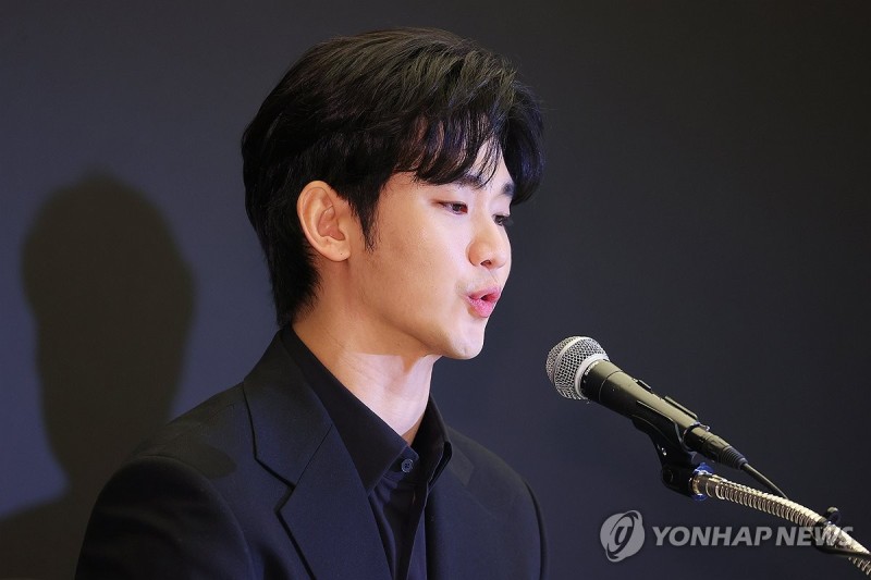 <b>김수현</b> 측, <b>가세연</b>·김새론 유족 <b>명예훼손</b> 혐의 추가 <b>고소</b>