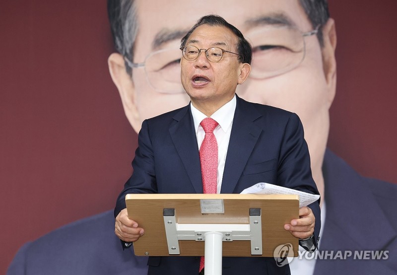 한덕수측 "국힘 여론조사서 韓이 앞서 <b>후보</b>로 내세우면 따를것"