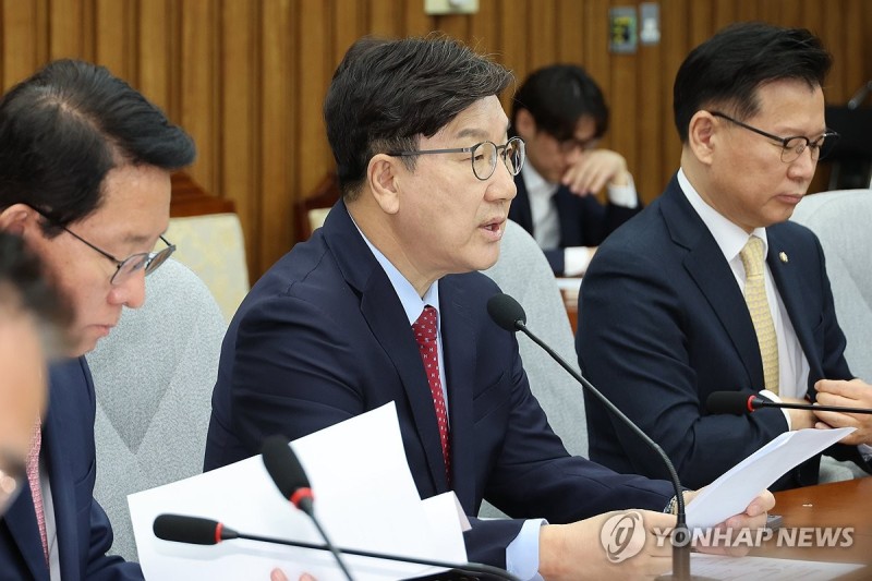 <b>권성동</b> "김문수, 11일 전 단일화해야…신속 단일화는 당원 명령"