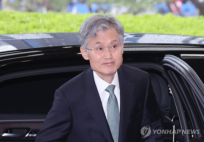 민주, '<b>조희대</b> 자진<b>사퇴</b>' <b>압박</b> 지속…"스스로 거취 결단해야"